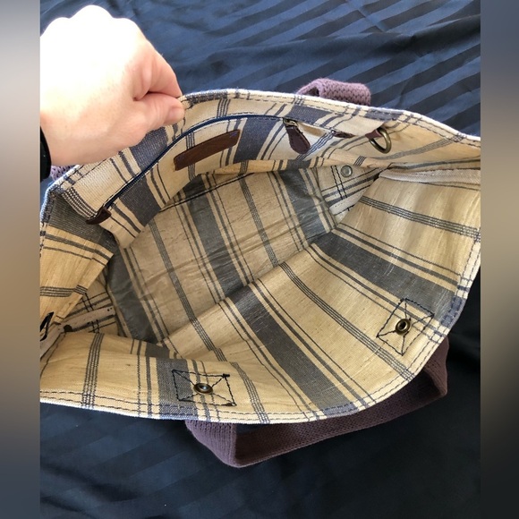 GAP Striped Tote - Picture 5 of 11